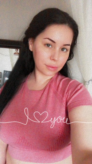 I can&rsquo;t help it, I just love being admired🥰 https://t.co/7aJuY16hL6