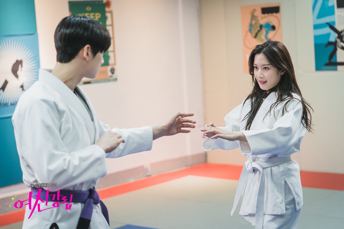 CJnDrama's tweet photo. 신신커플 알콩달콩 주짓수 데이트💗
주경x수호 주짓수 도복 입으니 빛이 난다,,,

자존감 회복 로맨틱 코미디 [여신강림]
매주 [수목] 밤 10시 30분 tvN 방송

#tvN #수목드라마 #여신강림
#문가영 #차은우 #황인엽 #박유나 https://t.co/t1TbvWM82B