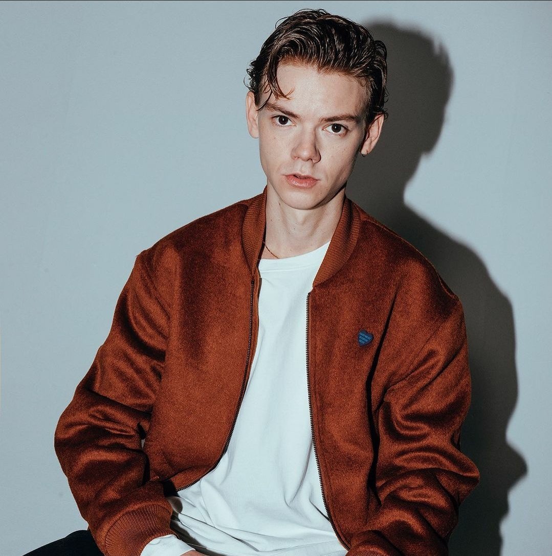 thomas brodie sangster's earring, a thread