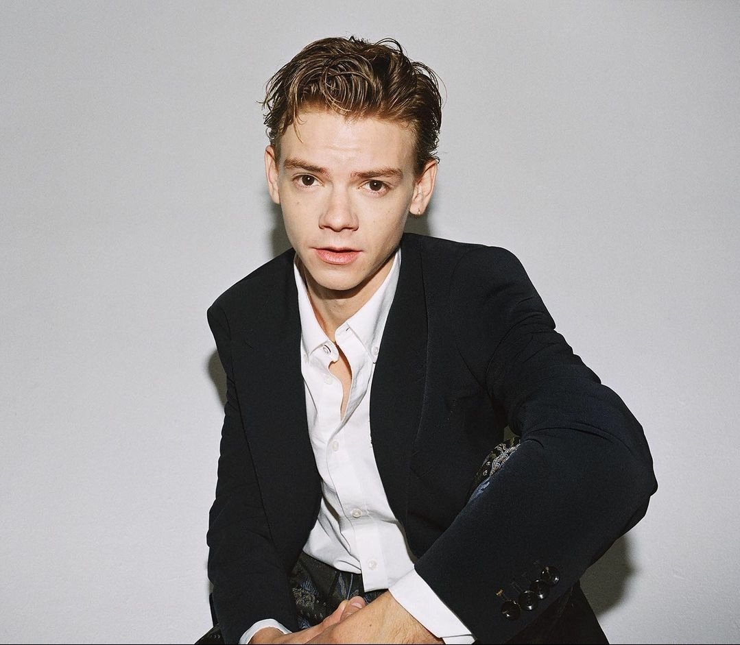 thomas brodie sangster's earring, a thread