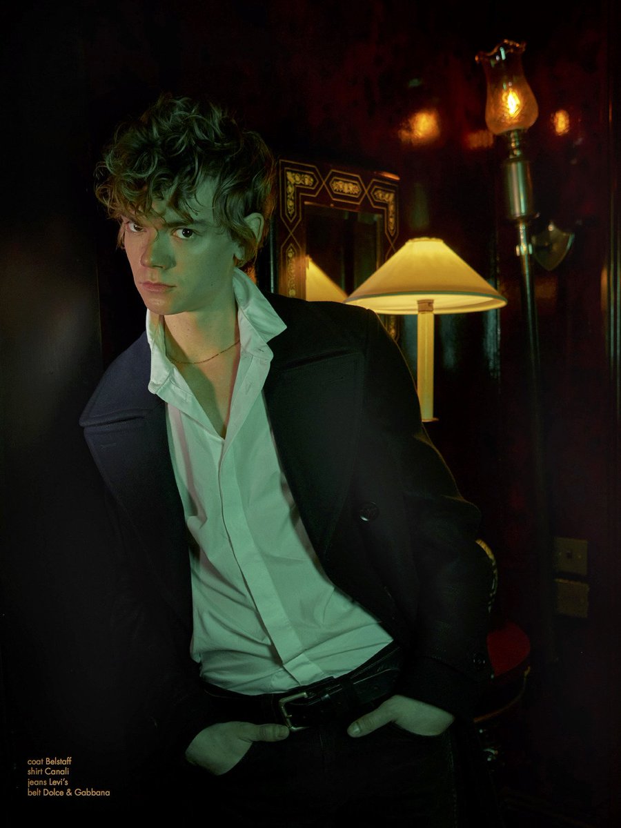 thomas brodie sangster's earring, a thread