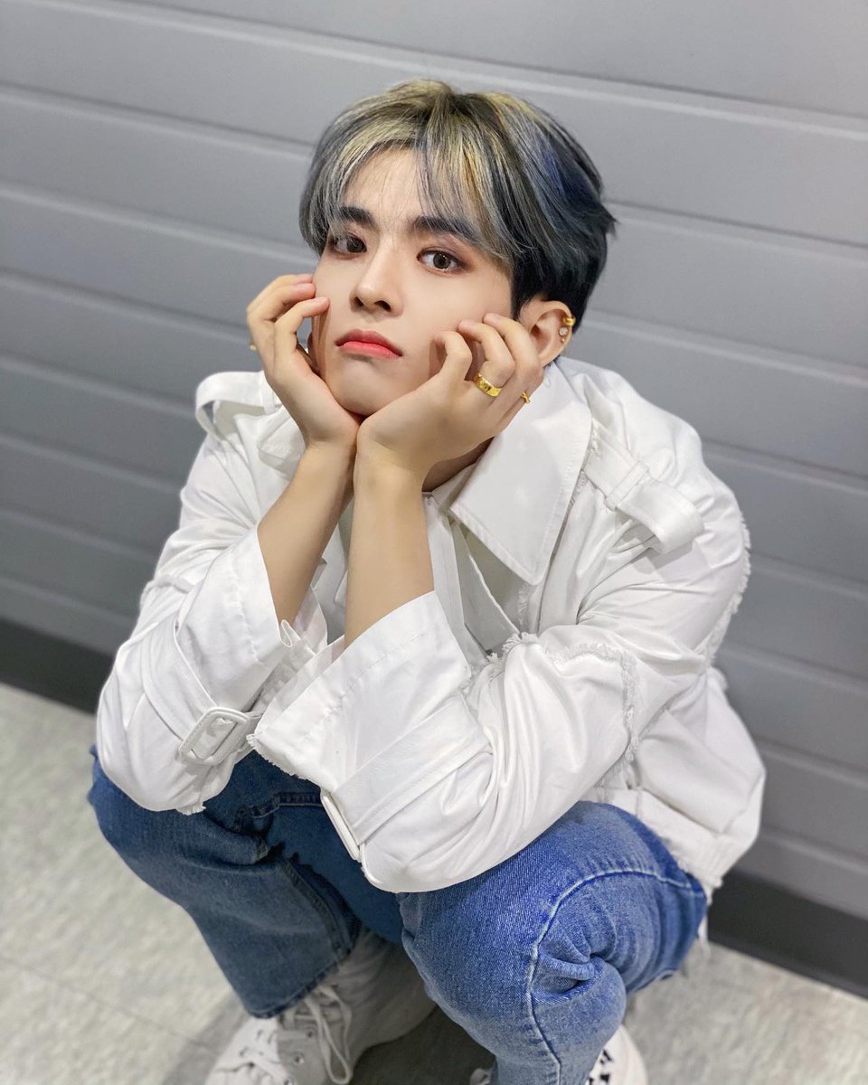 ทุกคนมาเล่นกับโจได้มั้ย นั่งรอนานแล้วนะ