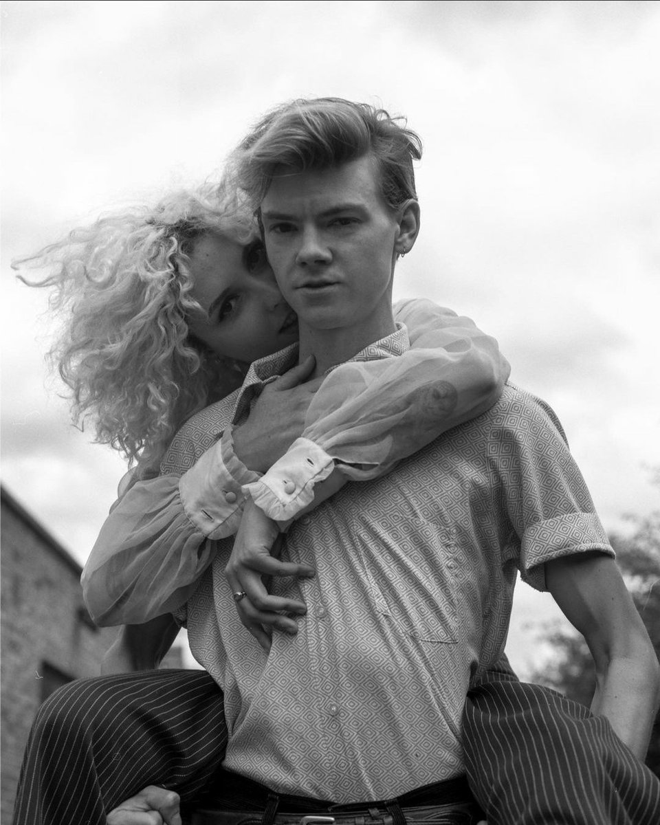 thomas brodie sangster's earring, a thread