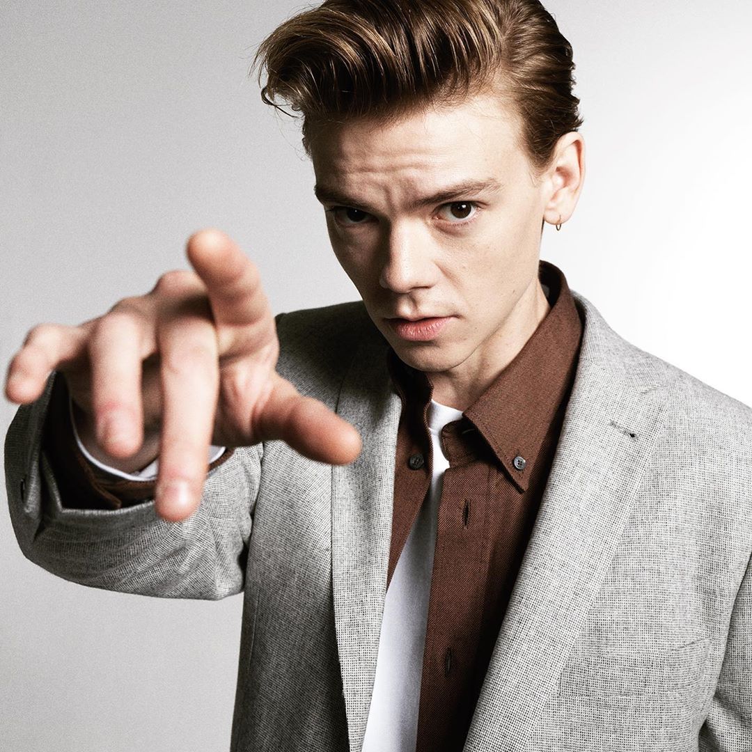 thomas brodie sangster's earring, a thread