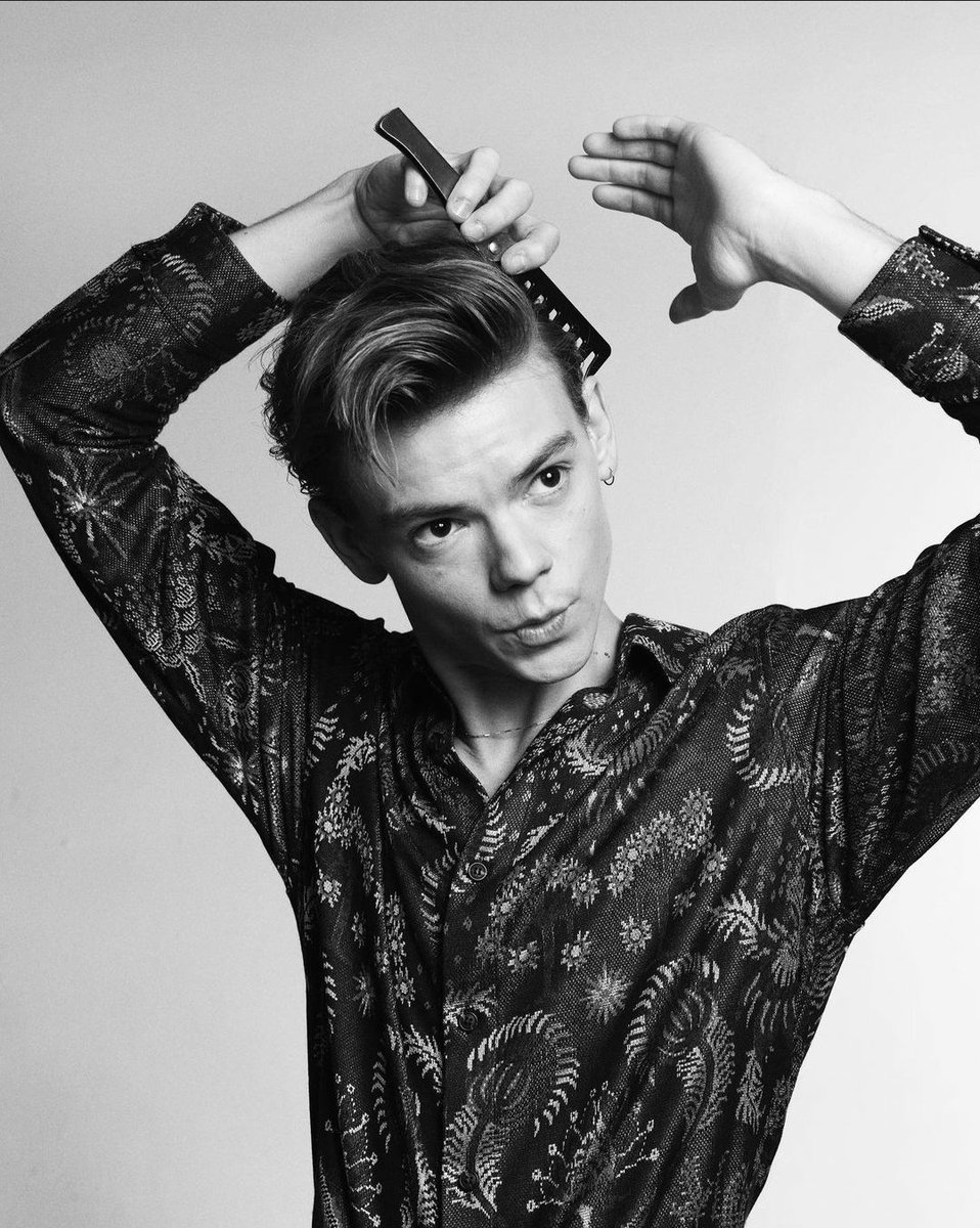 thomas brodie sangster's earring, a thread