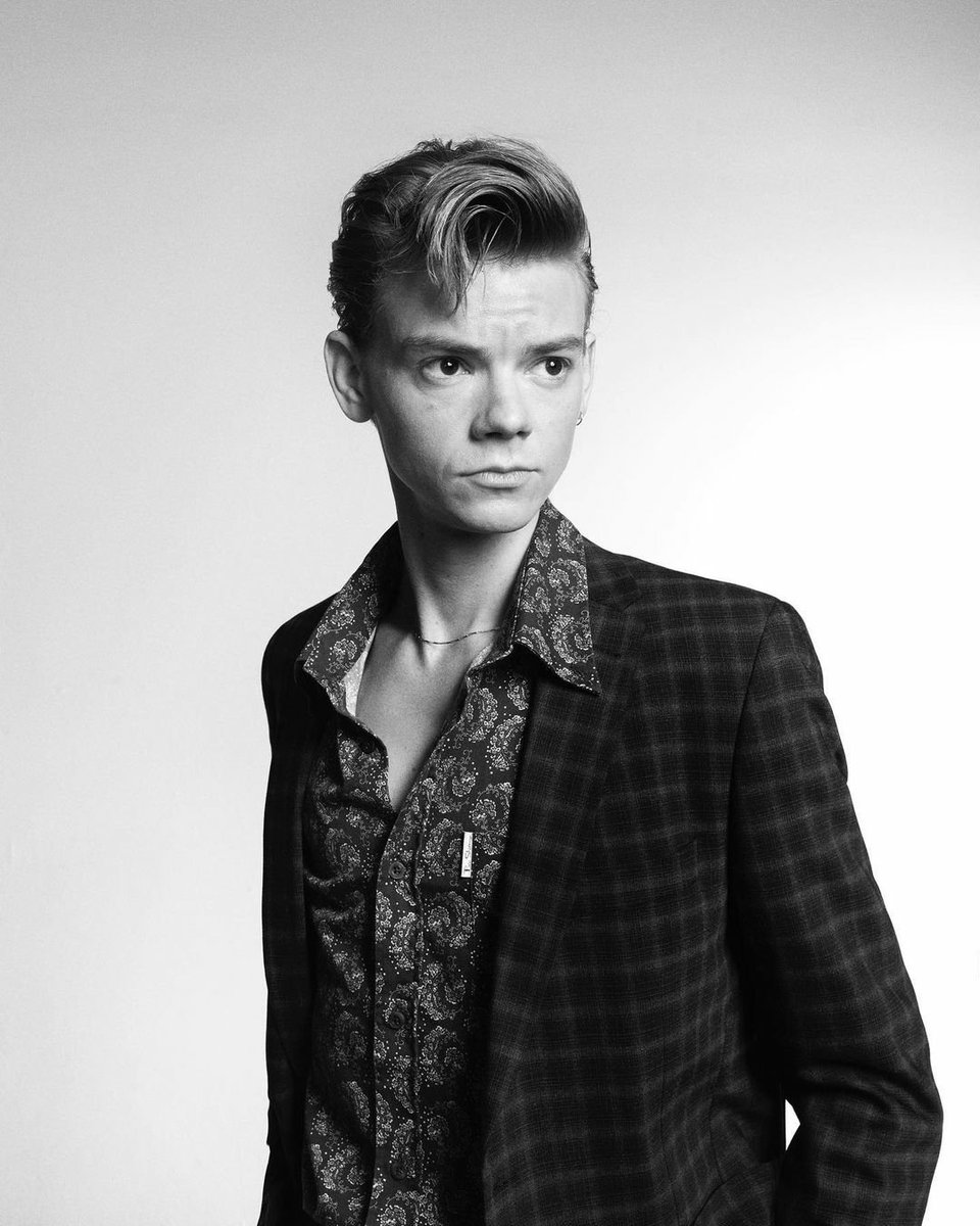 thomas brodie sangster's earring, a thread