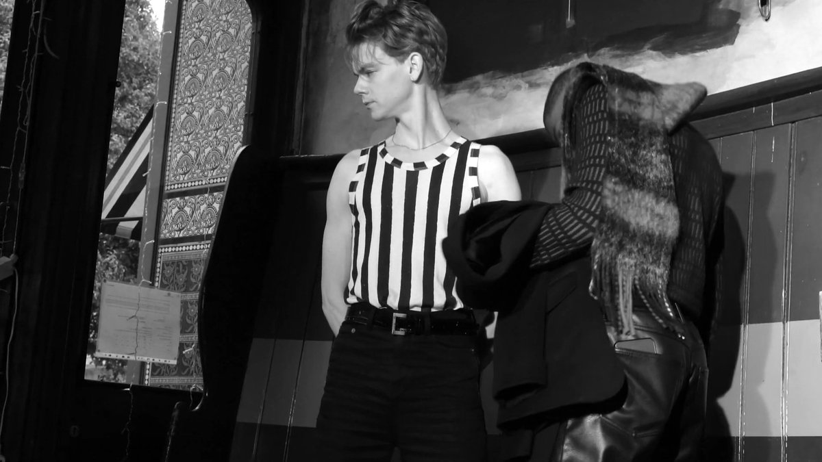 thomas brodie sangster's earring, a thread