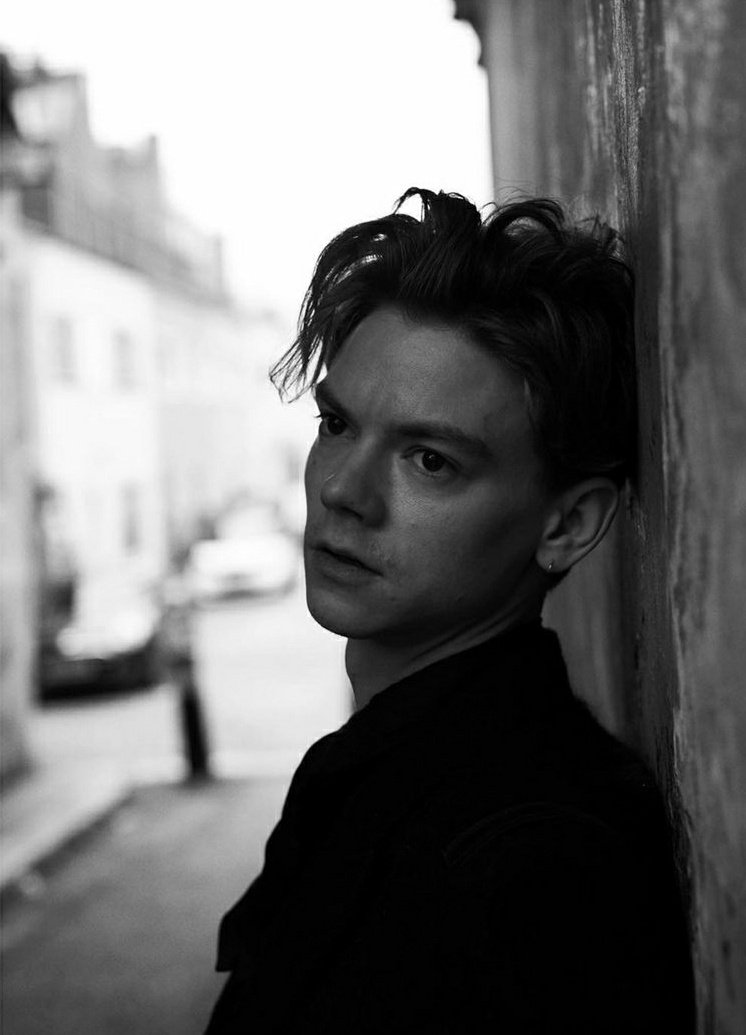 thomas brodie sangster's earring, a thread