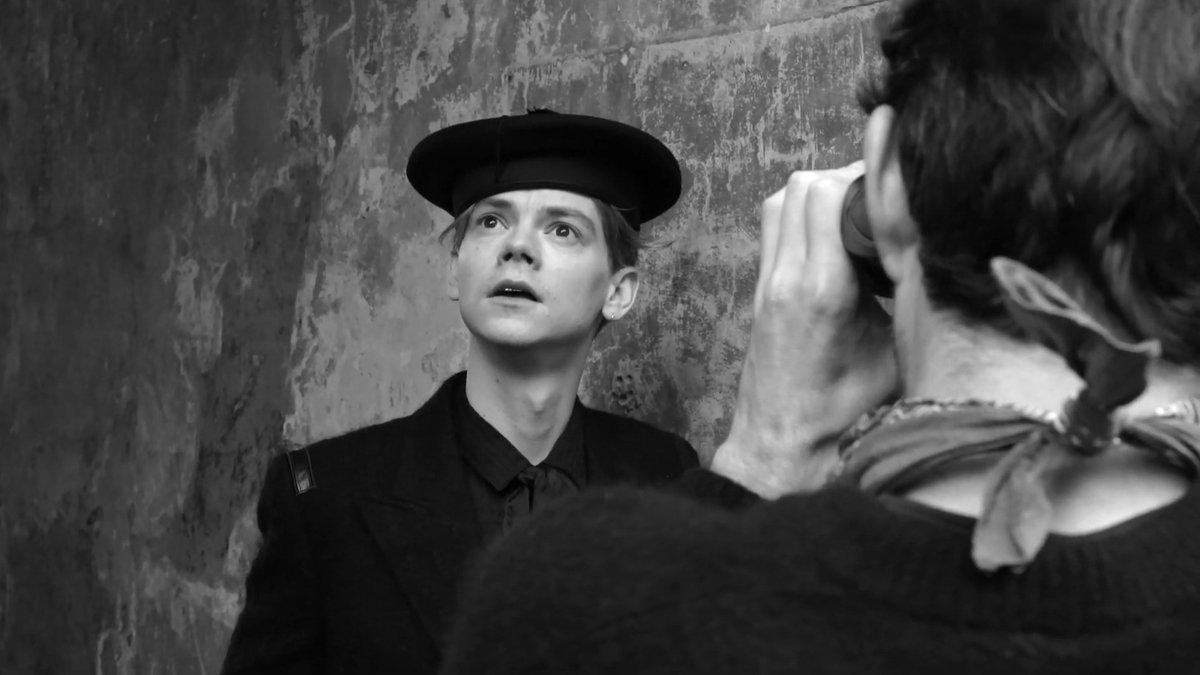 thomas brodie sangster's earring, a thread