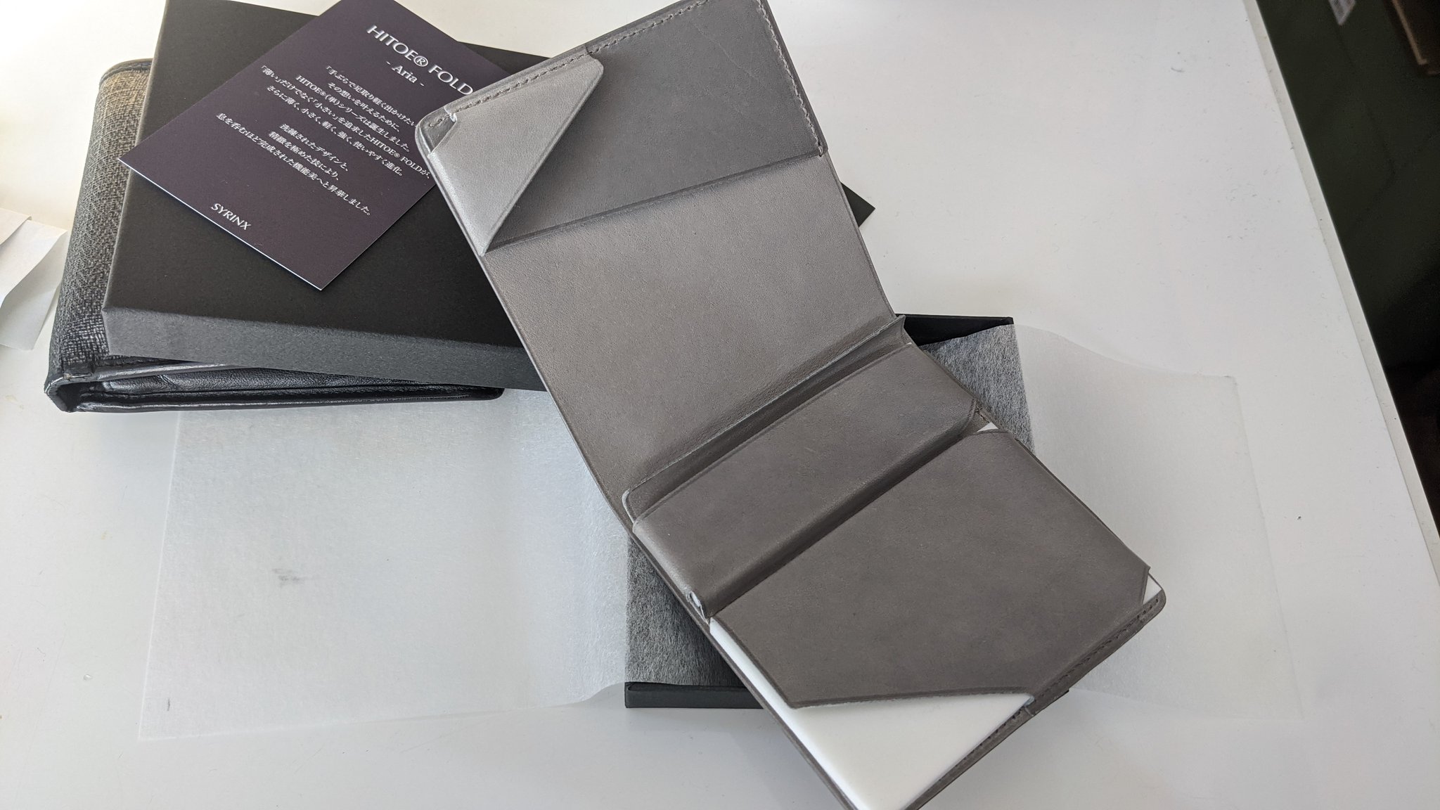 A wallet as light as air Hitoe® Fold Aria - Foschia | Waxed