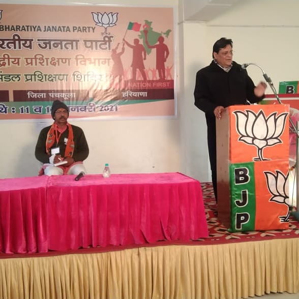 vishalsethpkl's tweet photo. मण्डल प्रशिक्षण शिविर कालका में सम-सामायिक विषयों पर कार्यकर्ताओं से चर्चा ...... https://t.co/fnitO5FxrM