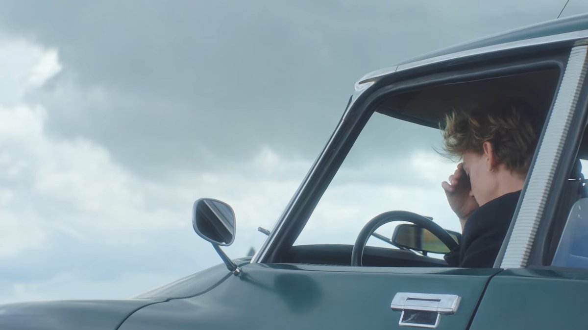 thomas brodie sangster's earring, a thread