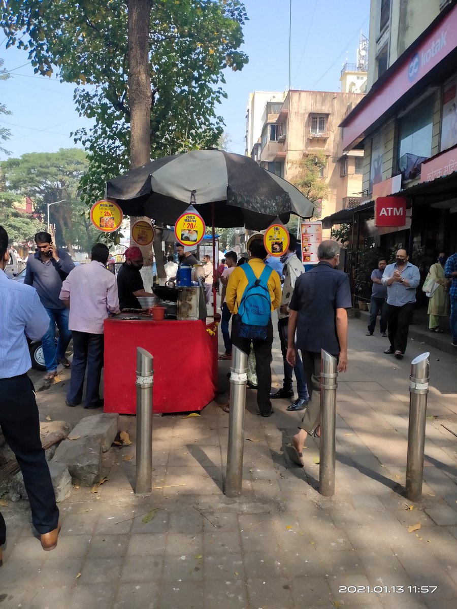 mumbaimatterz's tweet photo. #FreeOurFootpaths Please @MumbaiPolice @mybmcwardGN.
This is LJ Road near Mahim Bazaar Post Office. If it isn't a hawker, then it should be a biker or a car. Between bollards on the footpath. @DighavkarKiran ji, is this the #FootpathFirst initiative that we were promised? https://t.co/glQIcppKr0