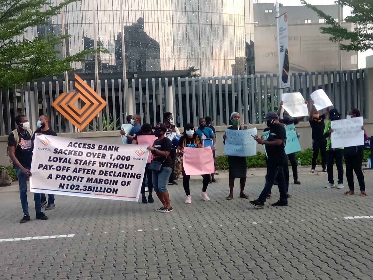 Tobi_gogori's tweet photo. So @myaccessbank decided to pay their staff N30,000 per years of service to people who rendered their all.

These are people who served you for 10+ years and this is all you could do😥.

@HerbertOWigwe what business can they start with N30,000 X 10years = N300,000? https://t.co/4Yid6CEUXF