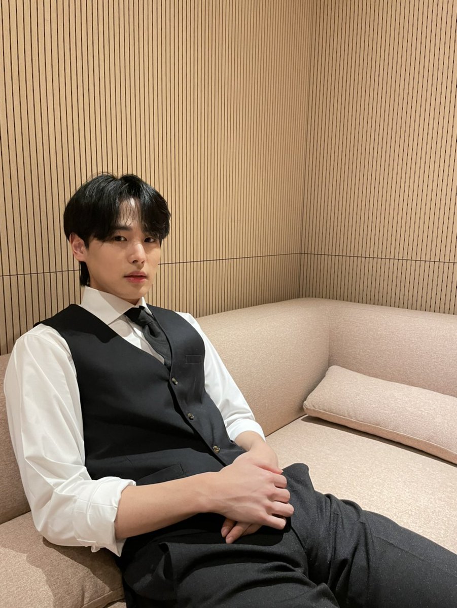 BB_w34's tweet photo. 이 착장 미친듯 https://t.co/g9BcShg1Wh