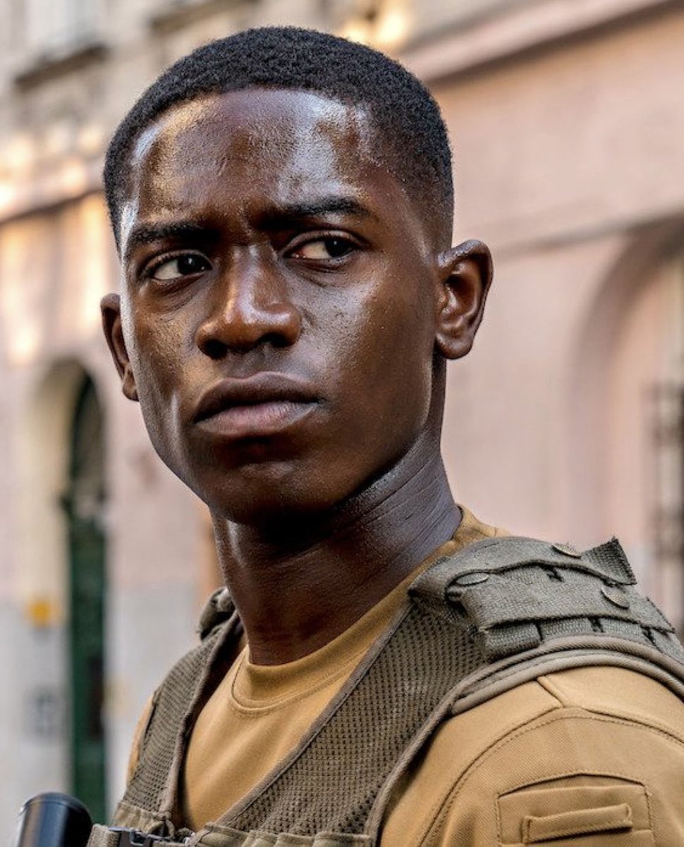 RT @DamsonIdris: Can’t wait for everyone to meet Lt Harp.

OUTSIDE THE WIRE

JAN 15 on NETFLIX https://t.co/dNsf1lFKyL