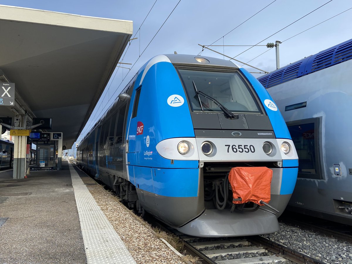 TrainKenny's tweet image. Bonjour bienvenue à bord du Cévenol #Ter873995 à destination de #NîmesCentre départ 16h35 Clermont-Ferrand masque obligatoire et il y’a du beau paysage à voir sur cette ligne Bon voyage avec @auvergnerhalpes @Occitanie @TrainCvnAuvergn @CEVENOL_TRAIN le (12/01/2021)