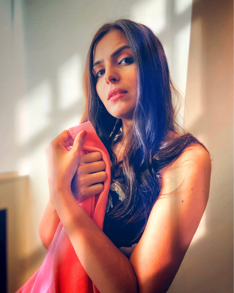 Nikivofficial's tweet photo. You were born to fit in. I was born to stand out. ✨
.

#born #fit #stand #leader #legend #attitude #photoshoot #confidence #chennaiinfluencer #shadowphotography https://t.co/S7B1Pau7O4