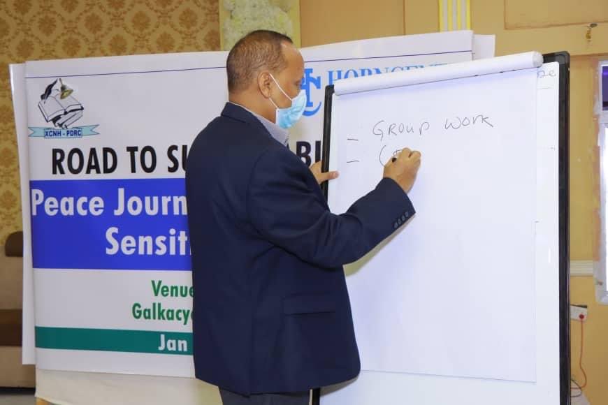 SomaliaPdrc's tweet photo. Under the road to sustainable peace program, with @HorncenterS, we will be concluding a 2-day media training on Peace Journalism and Conflict Sensitivity for Galkacyo North and South reporters, media influencers and executives. @PBFSomalia @SwissEmbassyKE https://t.co/AEZpp6UOYx