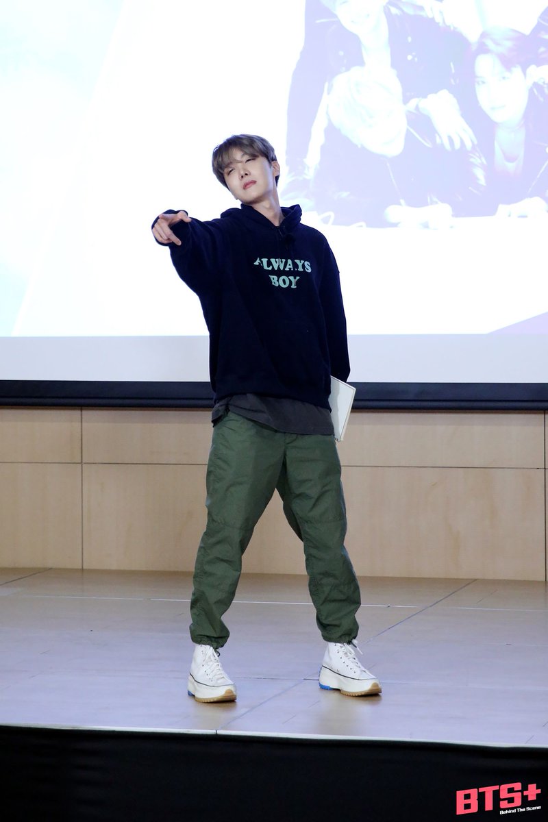 KimjungV97's tweet photo. [Behind cut] 210113 Run BTS! - EP.124

Jung hoseok (jhope)
@BTS_twt https://t.co/t9oWbIU2Up https://t.co/6roCfMJaNt
