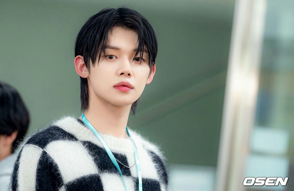 KimjungV97's tweet photo. #Txt  #YeonjunLiveOnCameo
@TXT_members https://t.co/otRp8TgdhO