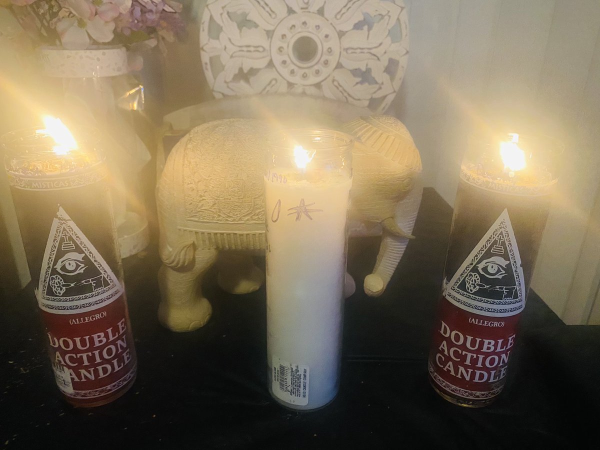 KristensTarot's tweet photo. #NewMoon #Spellwork in affect for clients. Did not take pics of them all for respect of peoples beliefs. Have fun to all my #witches out there. #Cystals https://t.co/ZlZceaxeP0