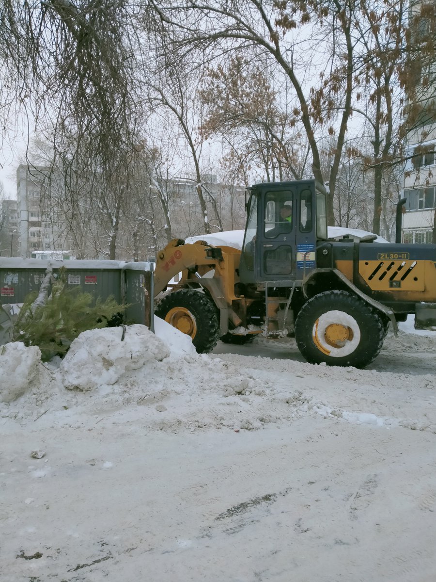 В Промышленном районе после обильного снегопада идет механизированная уборка снега внутриквартальных дорог Московское шоссе,306,308, 310, 316 @Semenov_A_S <a href="/promadm/">Promadm.samara</a>