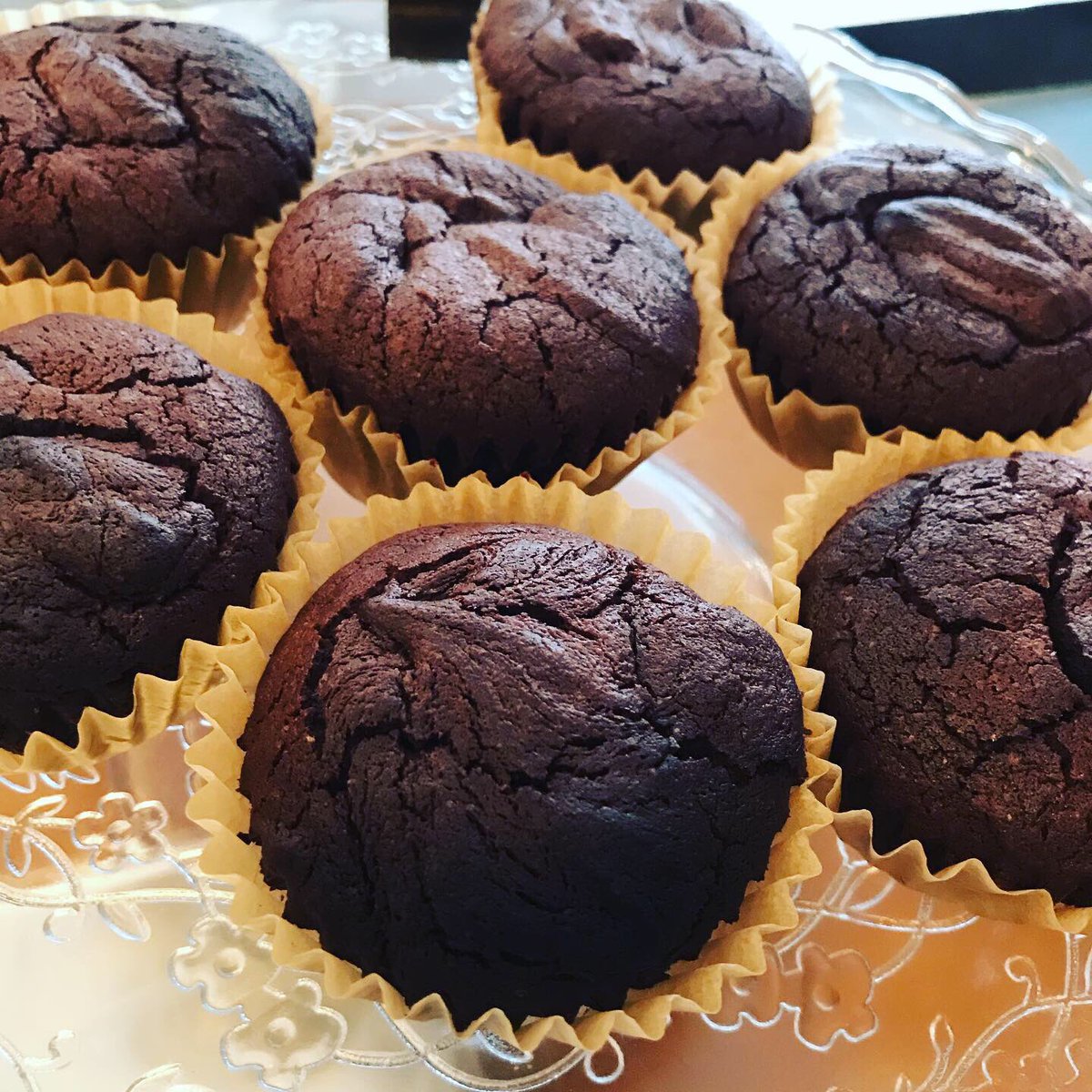 Container ガトーショコラ バナナマフィン クッキーが焼けていますよー コーヒーマフィン 抹茶マフィンも仕込み中です 15時のおやつにいかがですか