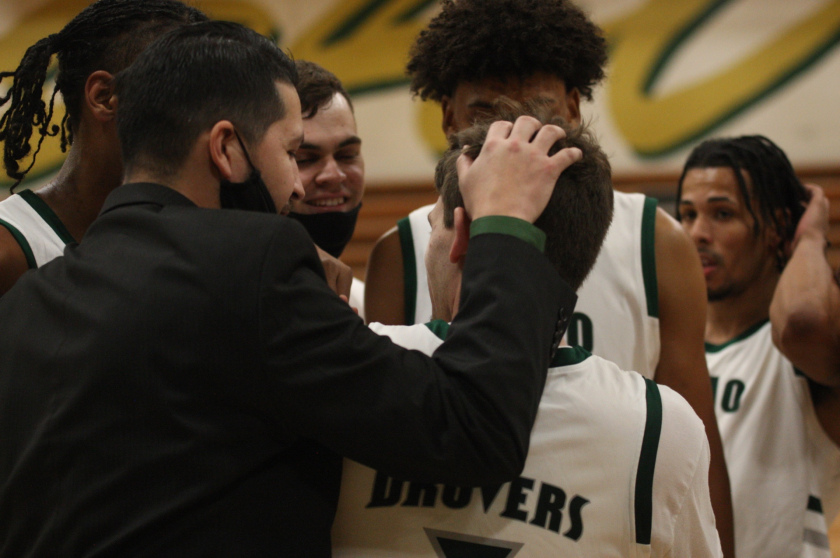 DroverAthletics's tweet photo. M🏀: Hines Surpasses 1,000 Point Milestone as USAO Drops No. 13 JBU🔥
📝RELEASE🔗: https://t.co/7Ci3hq9N6z
#DroverDUBS
#DroverNation🐎 https://t.co/tfCLpRDi0p