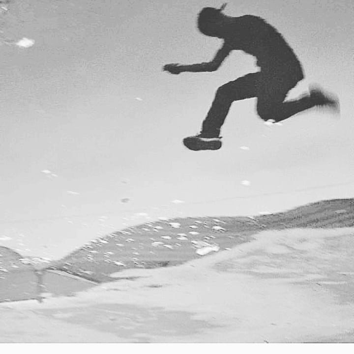 vsual_guy's tweet photo. [Project Nas jumps]
• For everyday of the year, I will upload photos of me jumping. There lies a lot of creativity and memories behind every photo. My jumps will be my signature move for everywhere I go. Stay tuned 🕗🙌😁

012 / 365 🎊😊

#NasJumps #VisualGuy #365DaysOfJumping https://t.co/dYBVVL6Drk