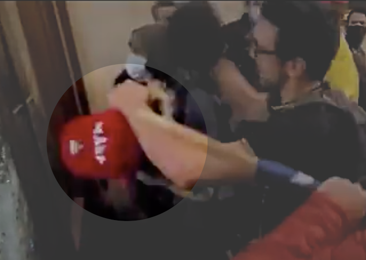 As seen in FBI pics at top of thread, a red brim under  #HelmetBoy's Aviator Hat. Low res pics from video (0:17, 0:48, 0:58). Looks like red MAGA cap? Both hats removed and held while smashing glass with helmet.  #CapitalRiot  #SeditionHunters