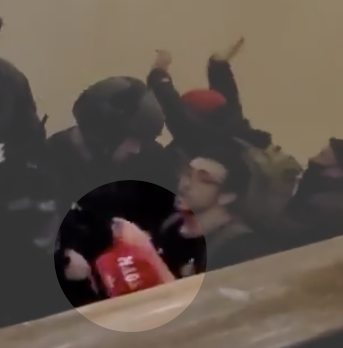 As seen in FBI pics at top of thread, a red brim under  #HelmetBoy's Aviator Hat. Low res pics from video (0:17, 0:48, 0:58). Looks like red MAGA cap? Both hats removed and held while smashing glass with helmet.  #CapitalRiot  #SeditionHunters