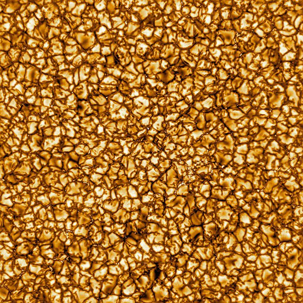2/ that’s not all. The Sun has these self-organizing Bénard cells all over its surface. These are convection cells where the plasma is hotter and rising, surrounded by borders where it is colder and falling. Amazing! Put enough mass together, you get this (Source: NSO/AURA/NSF)