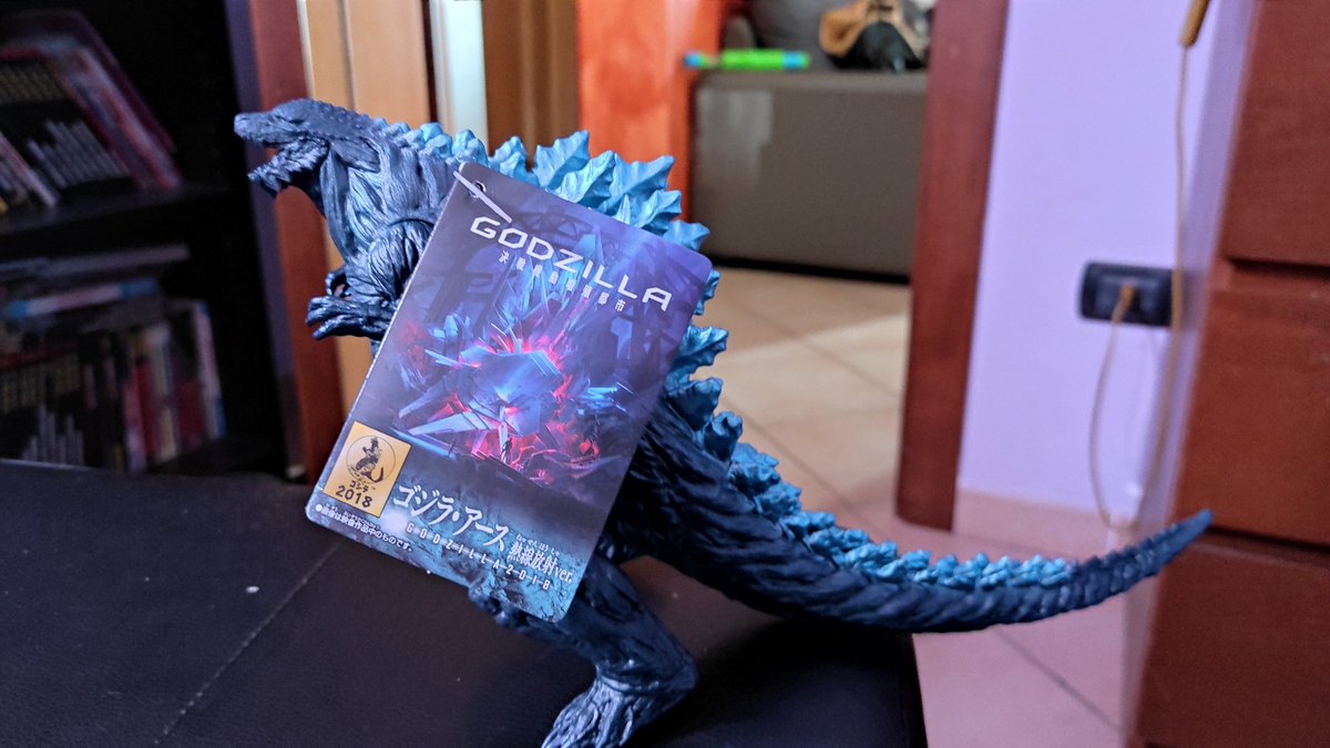 GianpaoloNasta's tweet photo. Appena arrivato dal Giappone... #Gidzilla 2018. 
Mio figlio esplode! 😍😂 https://t.co/RJkWUk0d9Z