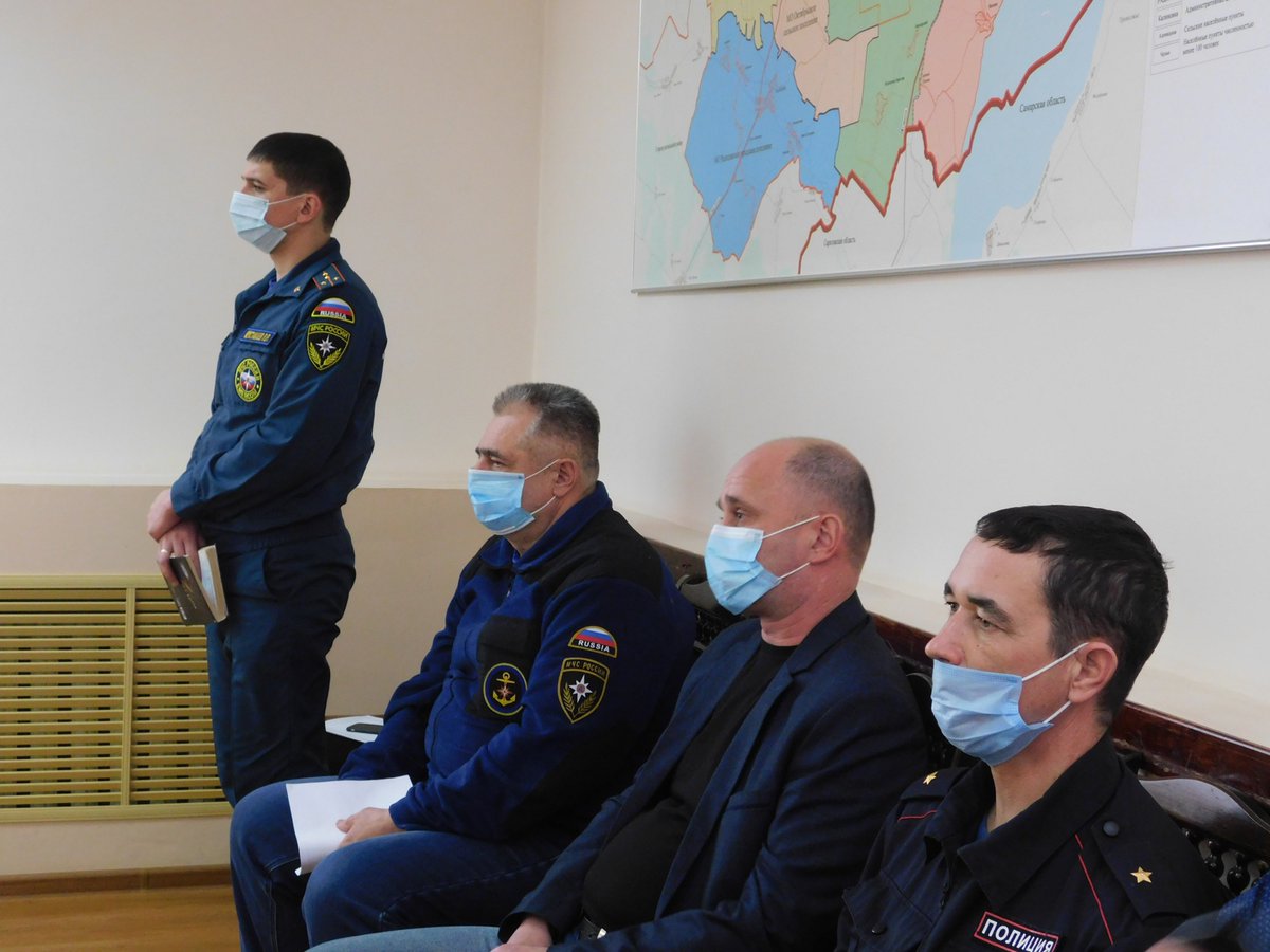 В преддверии Крещения Господня в администрации района прошло заседание КЧС. Центральная тема повестки-приближающийся церковный праздник. В этот день жители района традиционно массово выходят на купания, и от организации этого процесса зависит многое и особенно безопасность людей.