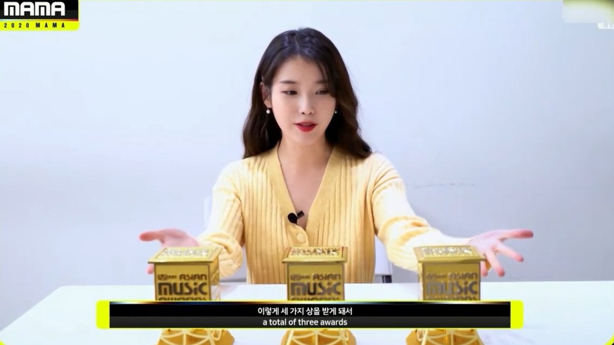 lilac_iu's tweet photo. holy trinity awards @_IUofficial 💜 https://t.co/UzIZ9L2TE4