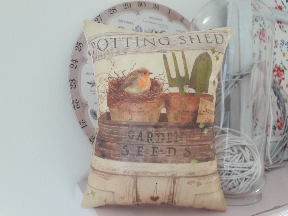 SarahBenning2's tweet photo. Morning #elevenseshour - I hope everyone is well. It won't be long until we can get out and potter in the garden! My Potting Shed pillow is available in my #tbch shop #springcheer #giftideas
https://t.co/rzjLMoIi4f https://t.co/C1SSBCzZtI