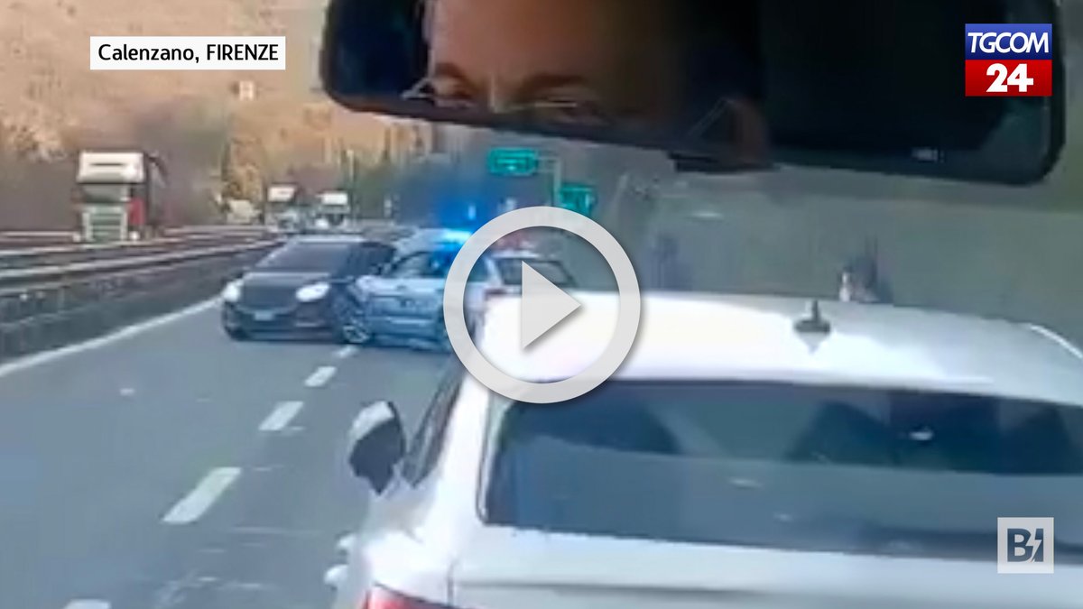 MediasetTgcom24's tweet photo. Auto contromano sulla A1, gli agenti della Polstrada costretti a speronarla e poi a fare fuoco. Ecco le immagini #a1 #firenze #contromano #blitztv https://t.co/55M201s9qD https://t.co/7DvVE4vFqH
