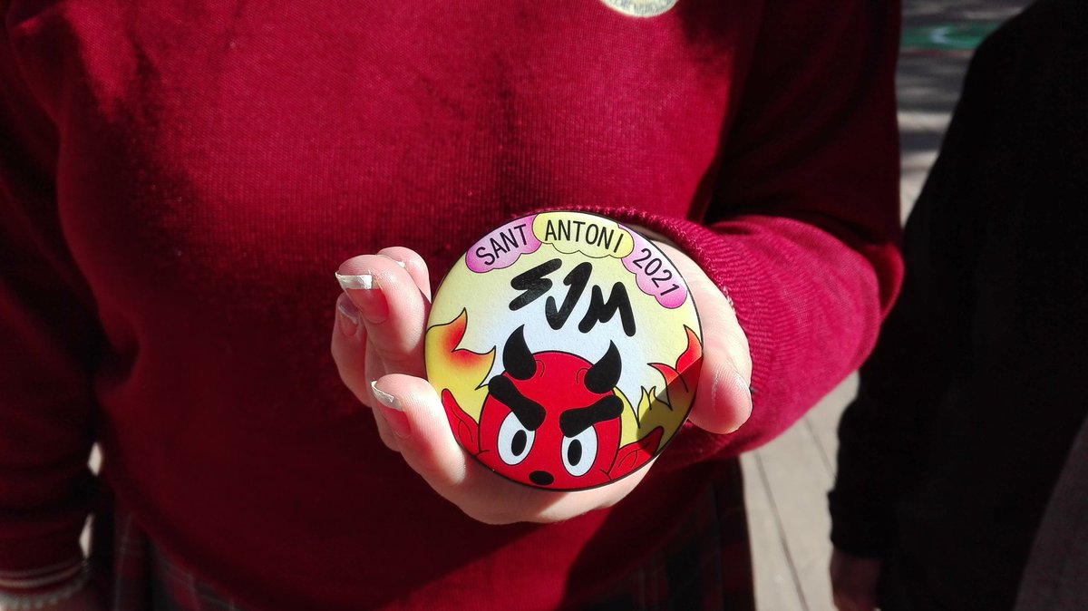 SJM_Palma's tweet photo. Este año no podremos celebrar Sant Antoni como cada año. Pero esto no significa que no se pueda realizar el concurso de la chapa de Sant Antoni 2022.
Mostramos la chapa ganadora en la edición del año pasado.
¡Felicidades de nuevo Laura! https://t.co/tQigo5rJtC