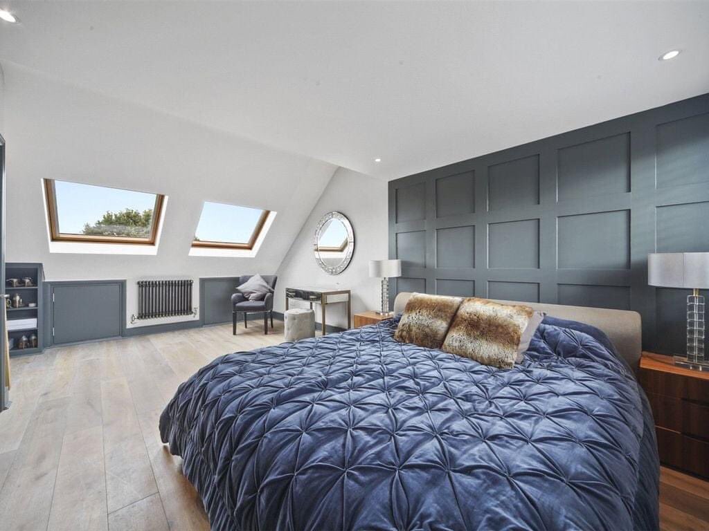 LindumloftsE's tweet photo. Our panelling in this loft conversion painted in #FarrowBall #DeNimes looks very elegant as does the oak washed flooring.
#refurbishment #lofts #westlondon
#homedecor #homerenovation
#loftconversion https://t.co/RU4Z1f4fGy