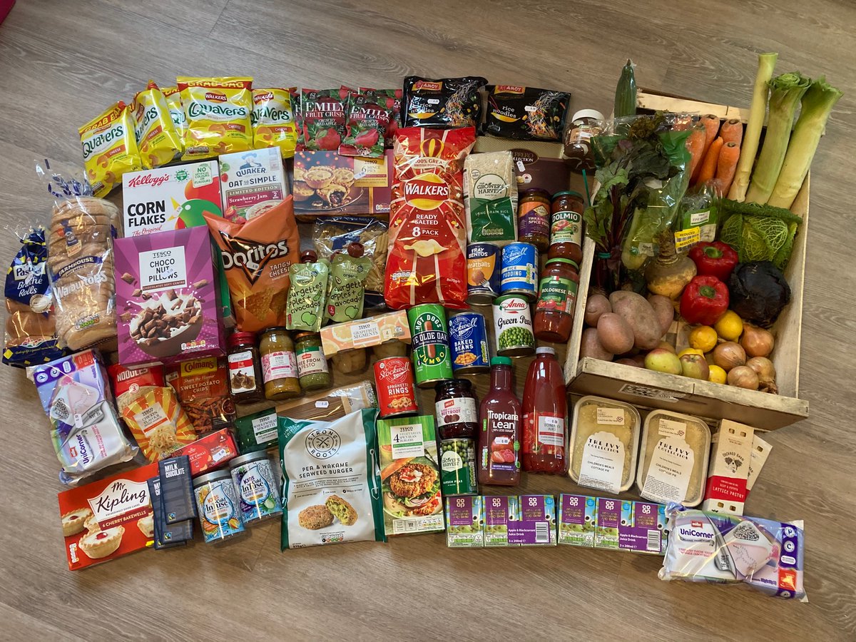 mintlanecafe's tweet photo. If you were wondering what £30 of food from our cafe shop looks like.... vs the Chartwell deal. 
#MarcusRashford #FeedTheChildren #chartwells https://t.co/YKqbKx0S8J