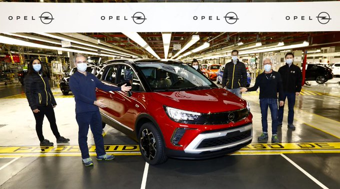 AutoPalas_Opel's tweet photo. Comienza la producción del gran #OpelCrossland en Zaragoza en exclusiva mundial. ✨

Veamos lo positivo y pensemos que año de nieve es año de bienes.🤩 

#TodoSaldráBien #TeamOpel #SeguridadVial #CirculaconPrecaución #Filomena https://t.co/oJiw0obM31