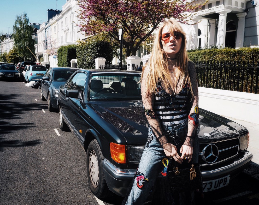 Miss London and my hood today! Please go back to normal again 🇬🇧 Thinking of all my friends in the tough Tier 5 lockdown!  

This photo is a throwback from Notting Hill and I wore <a href="/dior/">Dior</a> 🤍 

#lockdown #pandemic #london #Tier5 #dior #diorgirls #nottingHill #TB #brexit