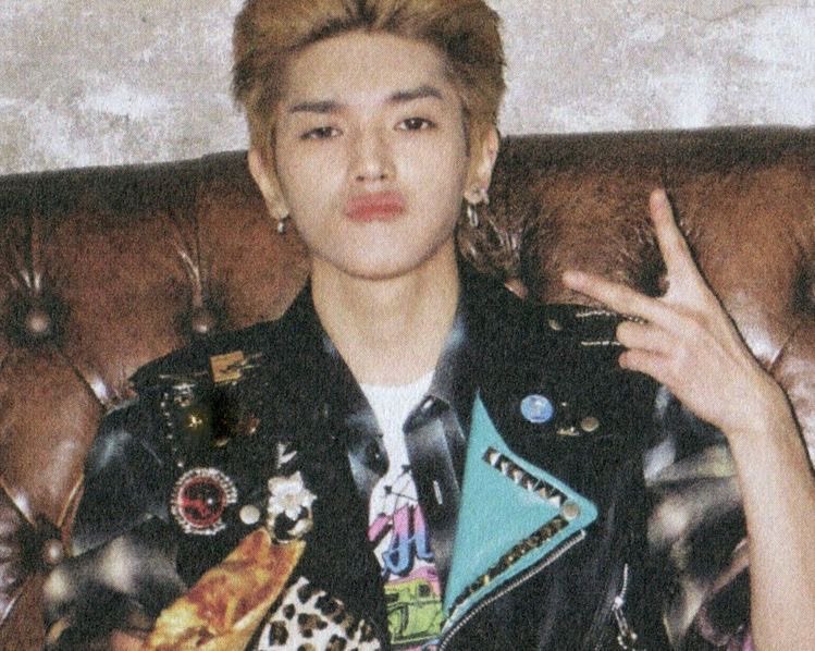 chaintyong's tweet photo. neo zone gave us this Taeyong https://t.co/yOrz8PzO8X