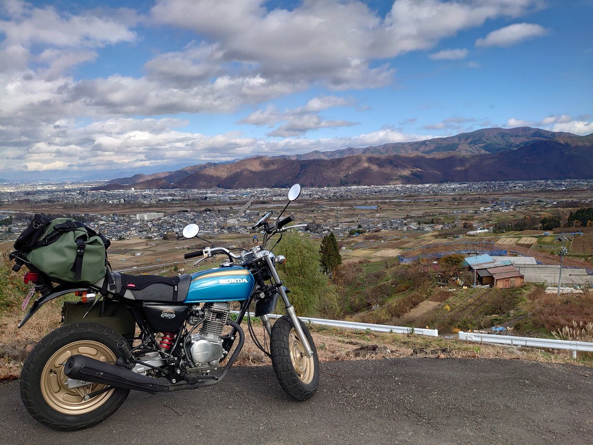 ﾘｼﾖｳ 土岐綾乃ちゃんと同じエイプに跨がってのご近所ツーリング 車で走り慣れた道もバイクで走ると風や匂いをダイレクトに感じて新鮮で新たな発見もありとても楽しいです バイクの魅力を教えてくれてありがとうアヤちゃん そしてゆるキャン