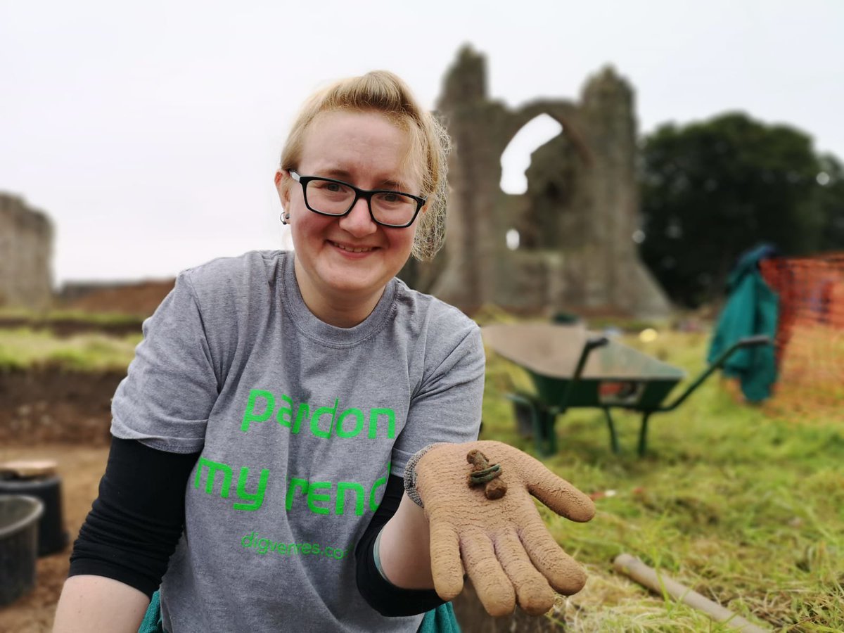 TheDigVenturers's tweet photo. This is Anna. Anna is a part-time student and admin assistant who joined us on #LindisfarneDig and found the unusual pair of rings we shared yesterday. 

She loves the idea of crowdfunding archaeology that people can be part of and we loved digging with her!

#DVIP #peopleofDV https://t.co/z20YUUzkKC