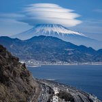 奇跡の1まい!富士山の上に珍しい四段重ねの笠雲現る・二度とないかも