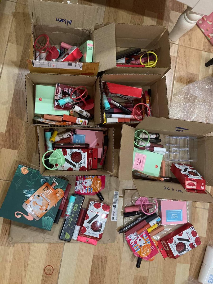 maetyplt's tweet photo. กล่องสุ่มเครื่องสำอางค์ ราคาขาดทุน กล่องละ100ได้12ชิ้น  โควิดไม่มีจะกินแล้วววให้ส่งฟรีลทบ.ไปจ้า  สั่งหลังโควิด เสียค่าส่งและได้ไม่ถึง12ชิ้นน้า รับวอลเลต มีปลายทาง #กล่องสุ่ม #กล่องสุ่มเครื่องสำอางค์ #รีวิวลิป  #เอาไว้รีวิวห้ามขายของโว้ยย https://t.co/Ot4KrbIR4Y