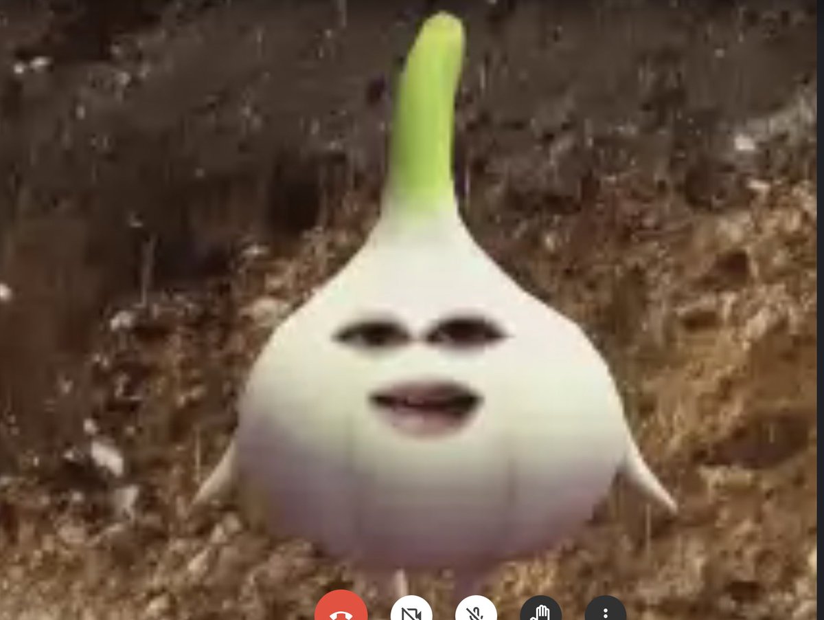 ช่วยด้วย ตลกครูมาก 55555555555 ครูบอกว่าไม่ได้แต่งหน้ามาวันนี้เลยขอเป็นหัวหอมวันนึง ครู๊ 5555554