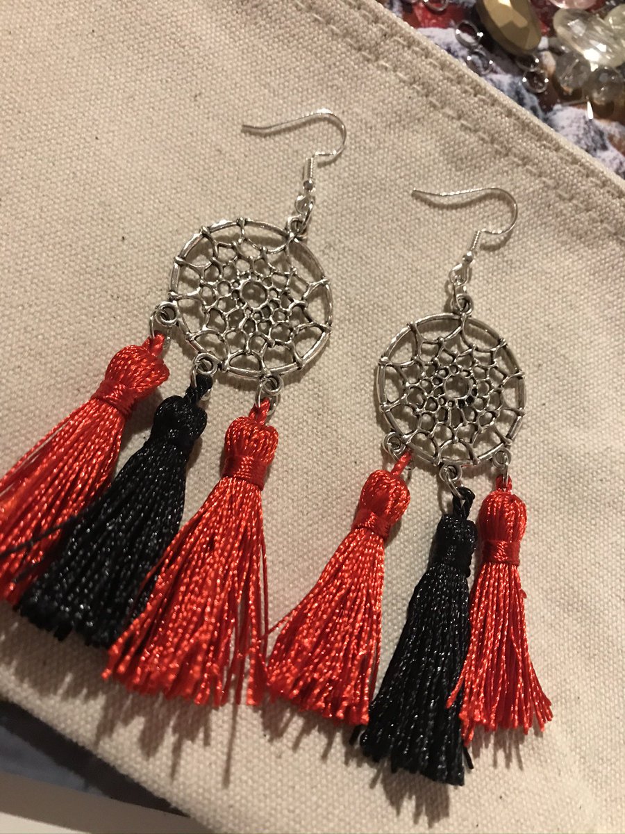 ThingsTily's tweet photo. Happy Wednesday, beautiful people 😘🥰🌈🍀🌻⭐️❄️ #tasselearrings #dreamcatcherearrings what’s your favourite? Perfect gifts for #valentinesday❤️ #dmtoorder📩 #lastminutegifts🎁💝🌳🌍💙💚 #rescuedjewels♻️ #availableinstore‼️‼️🔥🔥 https://t.co/UisiSEKAVS